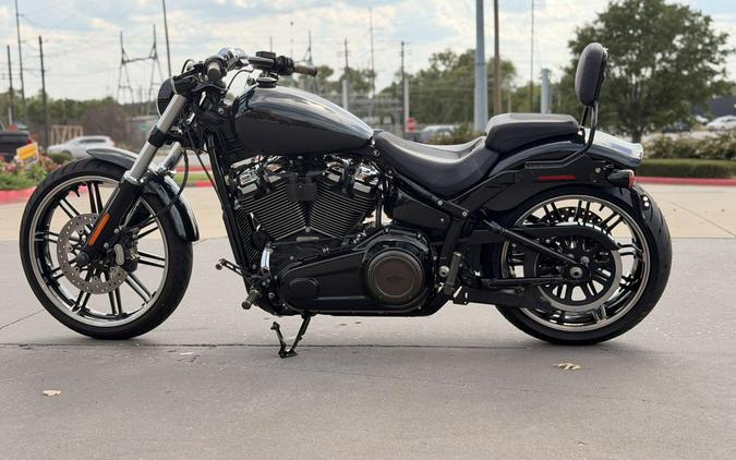 2018 Harley-Davidson® Breakout® FXSB Black Tempest 018619