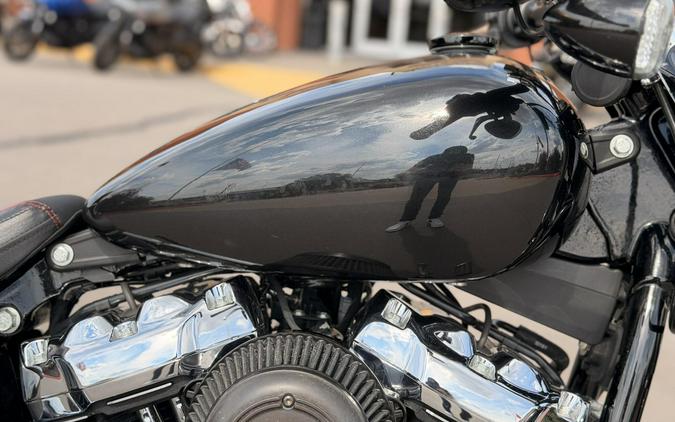 2018 Harley-Davidson® Breakout® FXSB Black Tempest 018619