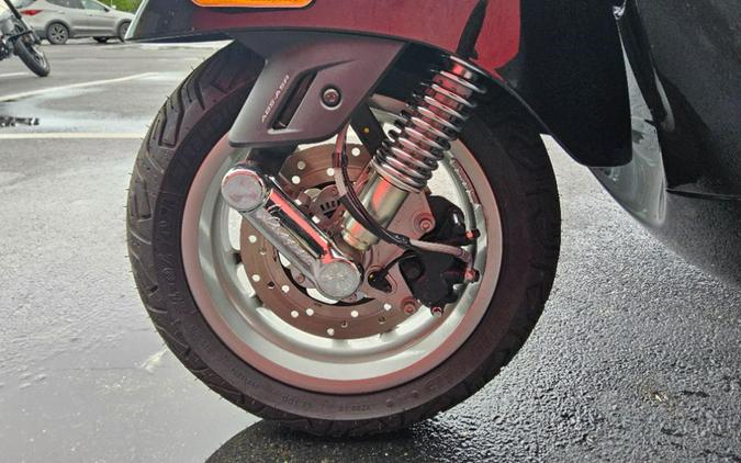2023 Vespa GTS Super 300 Tech