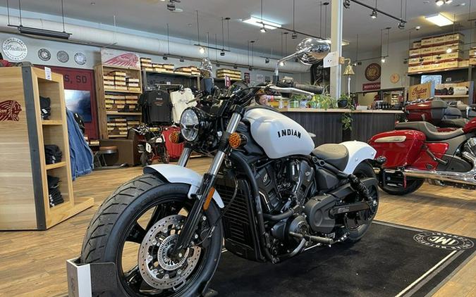 2025 Indian Scout Sixty Bobber Limited Ghost White Metallic S