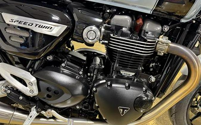 2023 Triumph Speed Twin Breitling Limited Edition