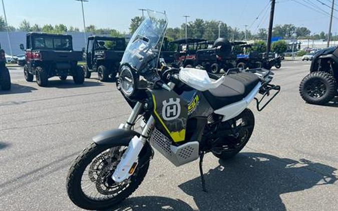 2025 Husqvarna Norden 901 Expedition