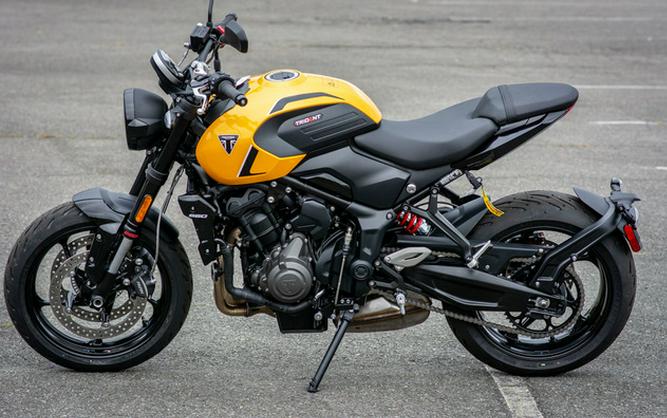 2026 Triumph Trident 660 Cosmic Yellow