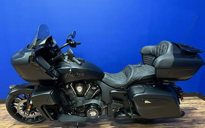 2024 Indian Motorcycle® Pursuit® Dark Horse® with PowerBand Audio Package Black Smoke