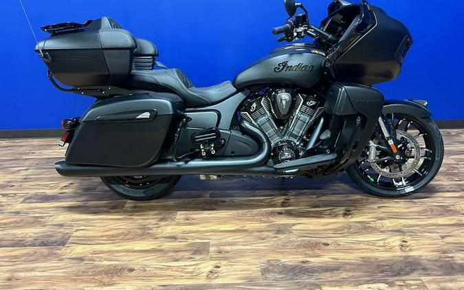 2024 Indian Motorcycle® Pursuit® Dark Horse® with PowerBand Audio Package Black Smoke