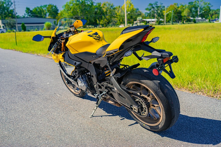 2016 Yamaha YZF-R1