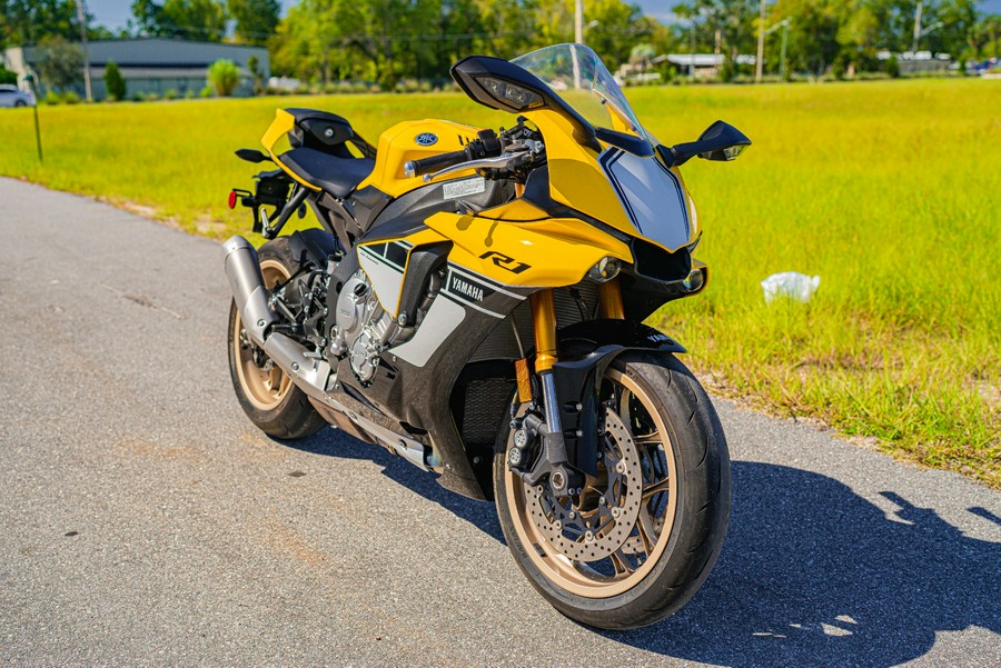 2016 Yamaha YZF-R1