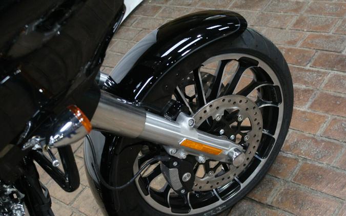 FLTRT 2025 Road Glide® 3