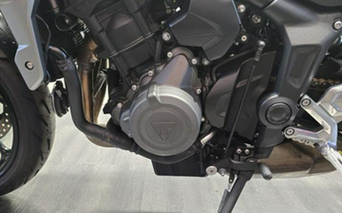 2024 Triumph Trident 660 Sapphire Black