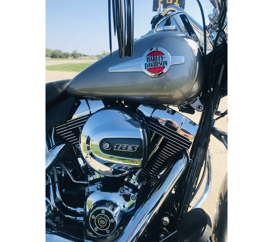 2016 Harley-Davidson® FLSTCI HERITAGE CLASSIC