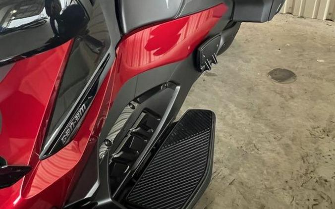 2025 Can-Am® Spyder RT Limited Dark Wheels