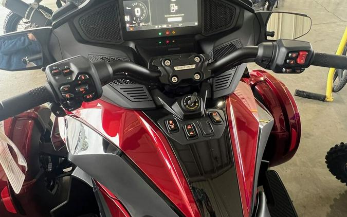 2025 Can-Am® Spyder RT Limited Dark Wheels