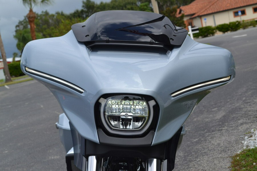 2025 Harley-Davidson® Street Glide® Atlas Silver Metallic - FLHX