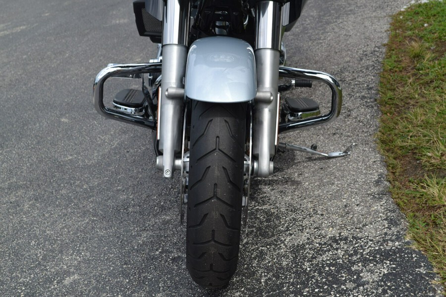 2025 Harley-Davidson® Street Glide® Atlas Silver Metallic - FLHX