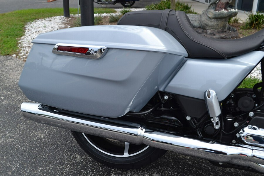 2025 Harley-Davidson® Street Glide® Atlas Silver Metallic - FLHX