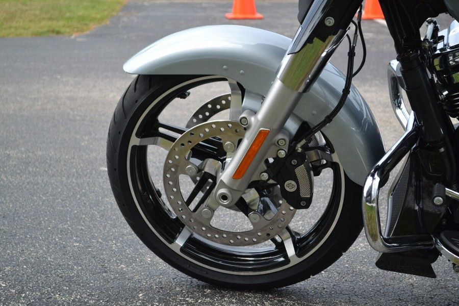 2025 Harley-Davidson® Street Glide® Atlas Silver Metallic - FLHX