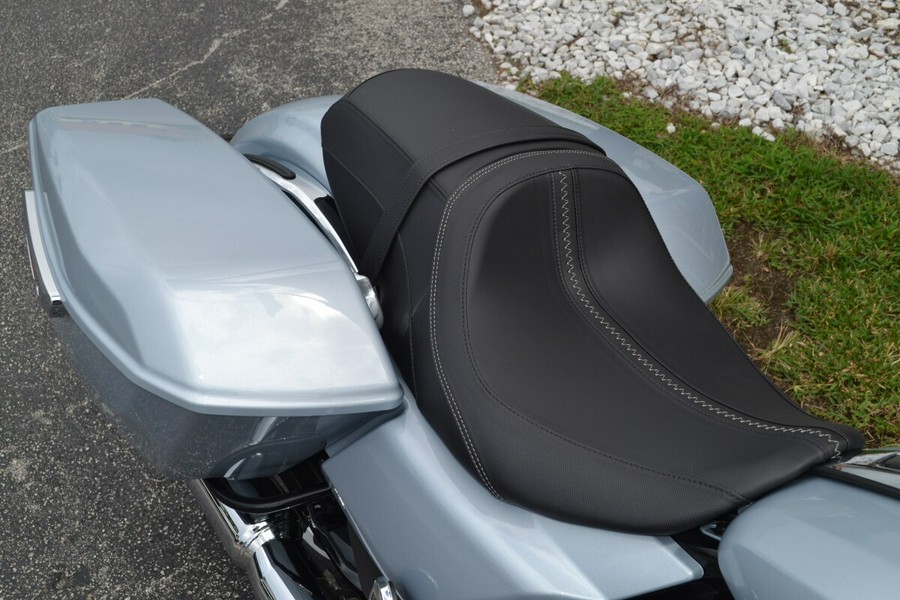 2025 Harley-Davidson® Street Glide® Atlas Silver Metallic - FLHX