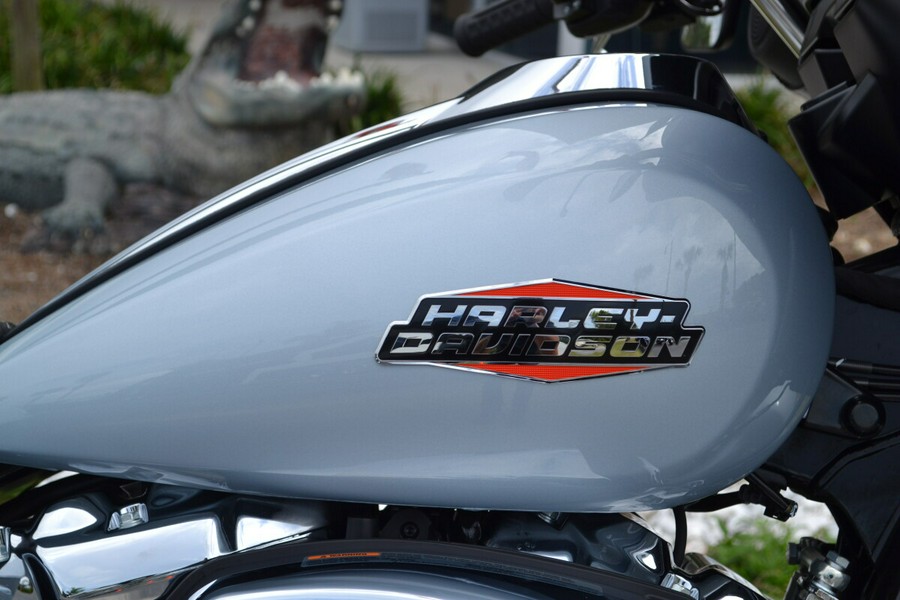 2025 Harley-Davidson® Street Glide® Atlas Silver Metallic - FLHX