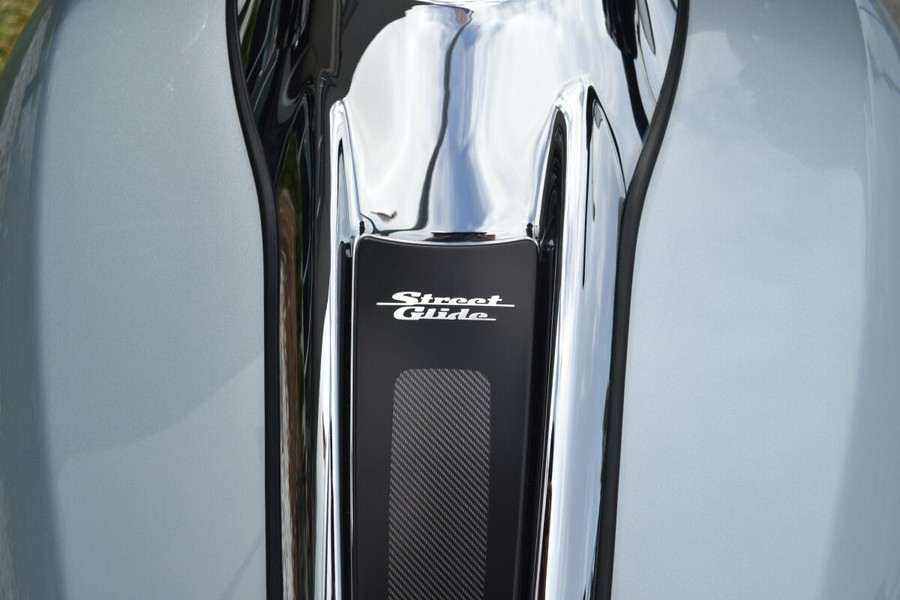 2025 Harley-Davidson® Street Glide® Atlas Silver Metallic - FLHX