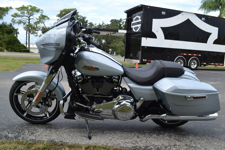 2025 Harley-Davidson® Street Glide® Atlas Silver Metallic - FLHX