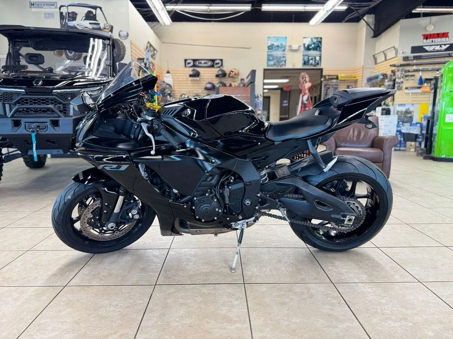 2022 Yamaha YZF-R1