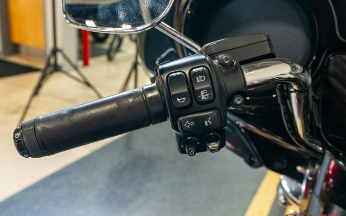 2017 Harley-Davidson® ULTRA LIMITED 107CI (LOW MILES)