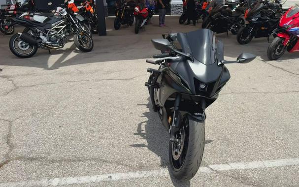 2025 Yamaha YZF-R7 CA