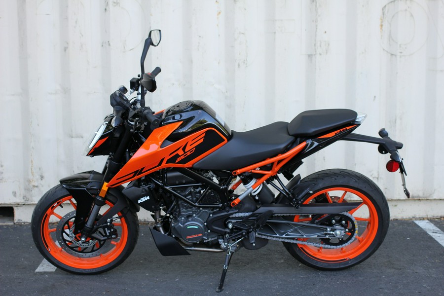 2023 KTM 200 Duke