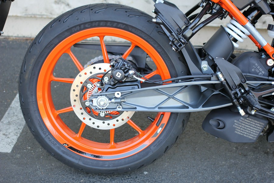 2023 KTM 200 Duke