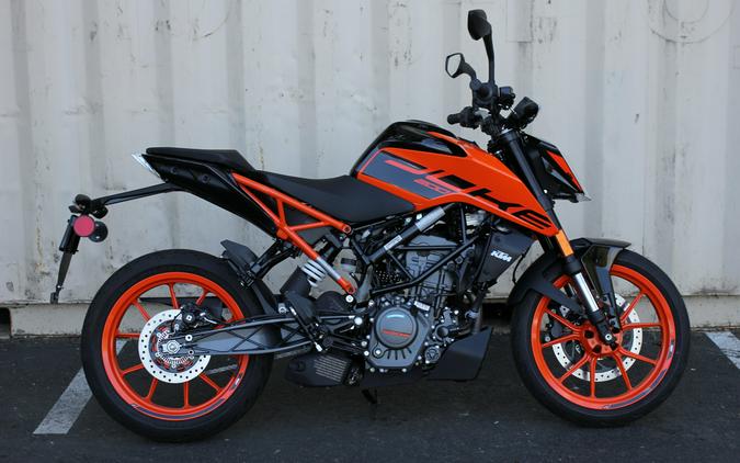 2023 KTM 200 Duke