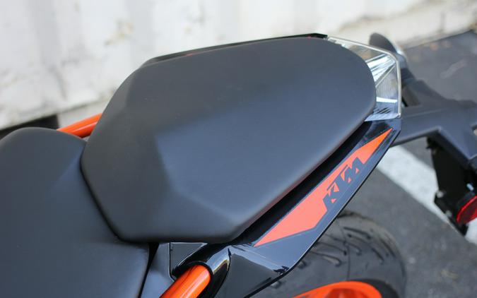 2023 KTM 200 Duke