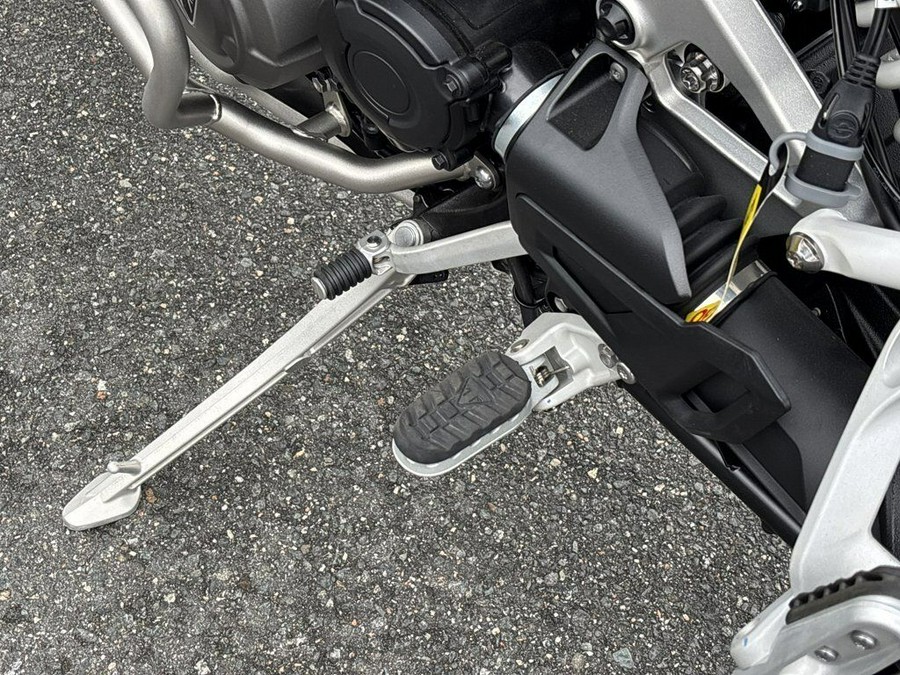 2025 Triumph Tiger 1200 Rally Pro Matt Khaki Green