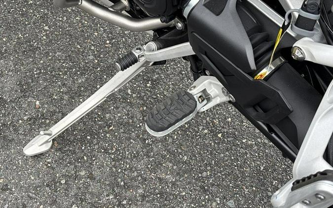 2025 Triumph Tiger 1200 Rally Pro Matt Khaki Green