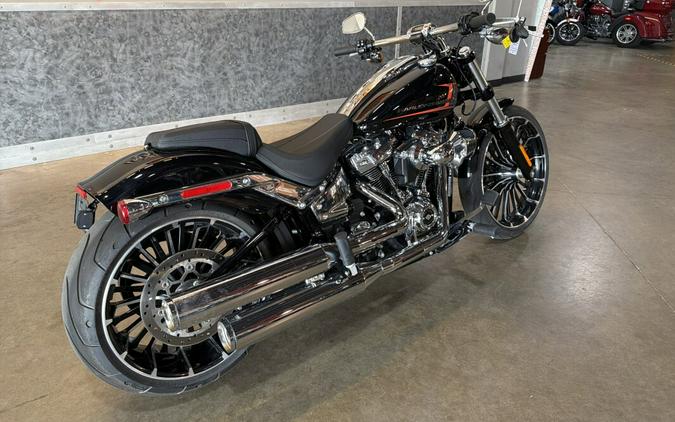 Harley-Davidson® Breakout™ 117 2024
