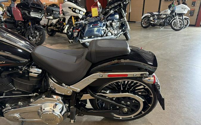 Harley-Davidson® Breakout™ 117 2024