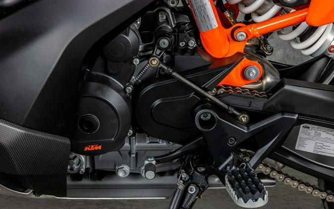 2027 KTM Adventure 890 R Rally