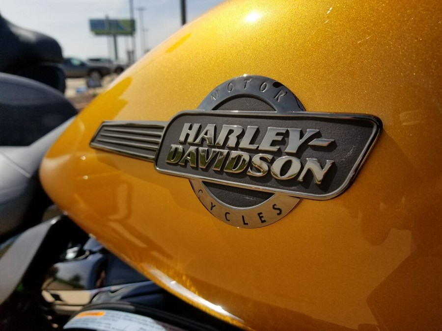 2023 Harley-Davidson® Ultra Limited Prospect Gold/Vivid Black