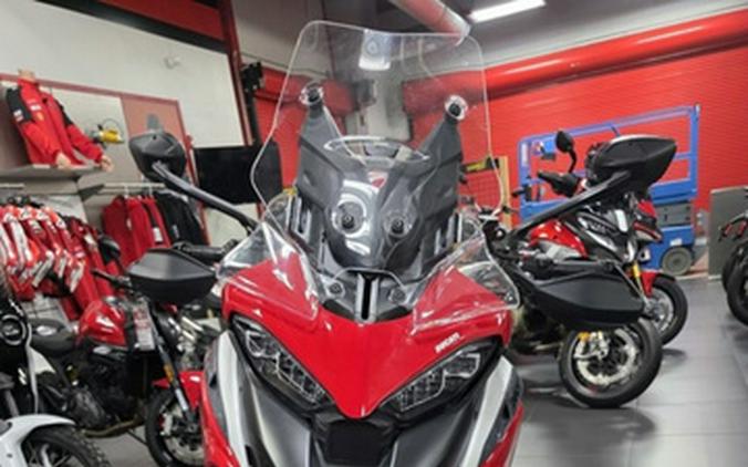 2021 Ducati Multistrada V4S Ducati Red / Alloy Wheels