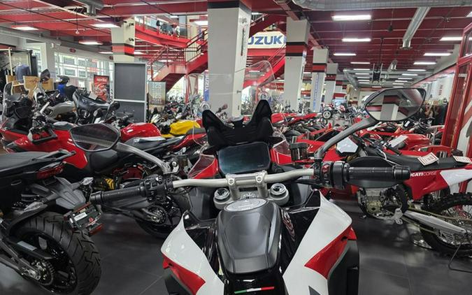 2021 Ducati Multistrada V4S Ducati Red / Alloy Wheels