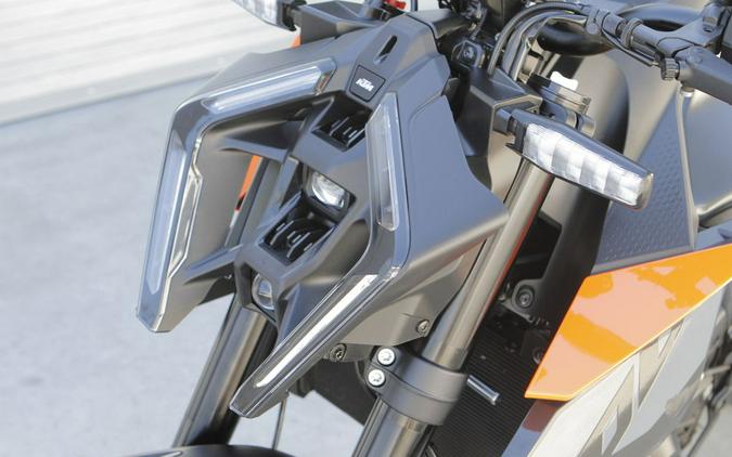 2024 KTM Duke 990