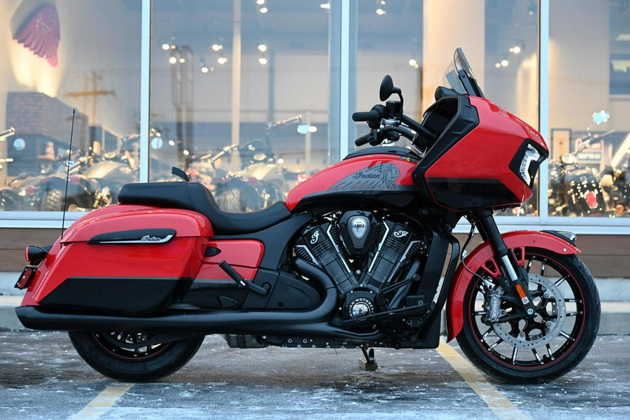 2023 Indian Motorcycle® Challenger® Dark Horse® Indy Red / Black Metallic