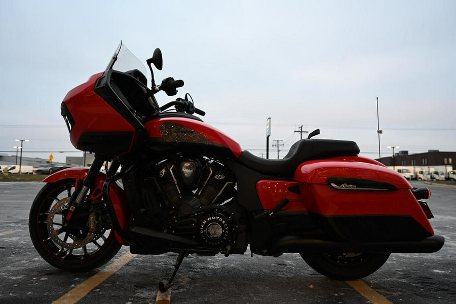 2023 Indian Motorcycle® Challenger® Dark Horse® Indy Red / Black Metallic