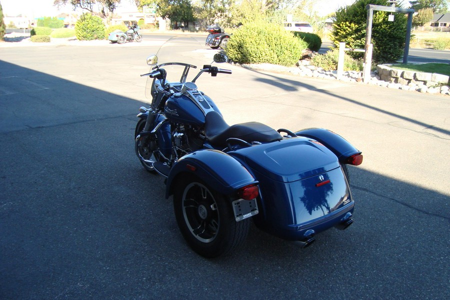 2022 Harley-Davidson® Freewheeler® Reef Blue