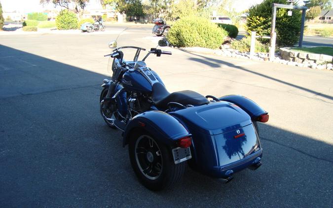 2022 Harley-Davidson® Freewheeler® Reef Blue