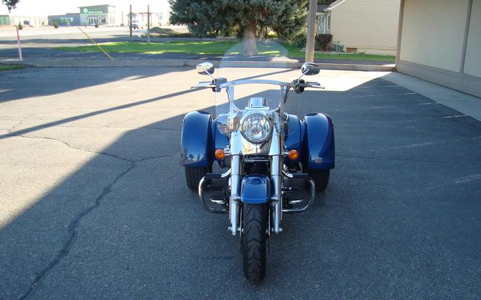 2022 Harley-Davidson® Freewheeler® Reef Blue