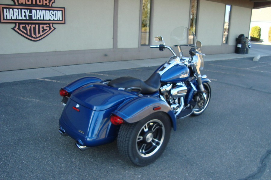 2022 Harley-Davidson® Freewheeler® Reef Blue