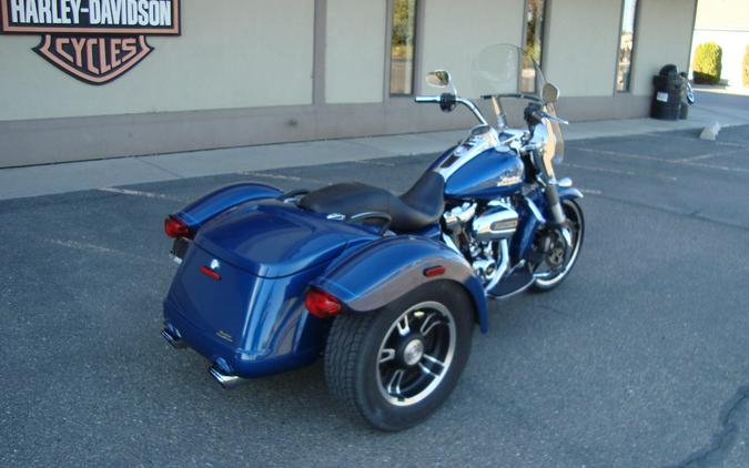 2022 Harley-Davidson® Freewheeler® Reef Blue