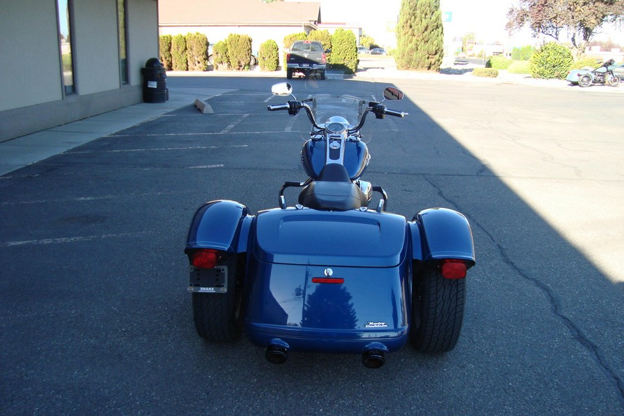 2022 Harley-Davidson® Freewheeler® Reef Blue