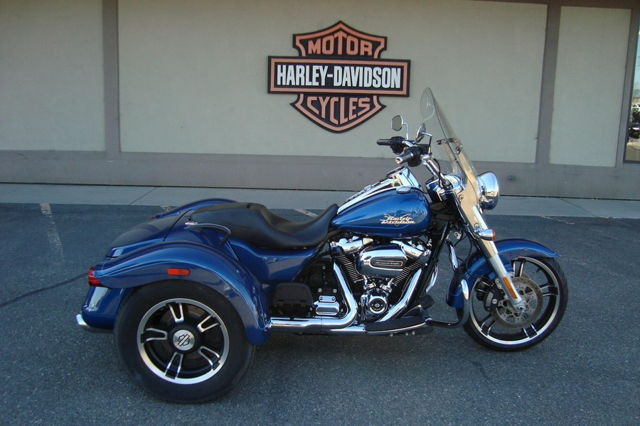 2022 Harley-Davidson® Freewheeler® Reef Blue