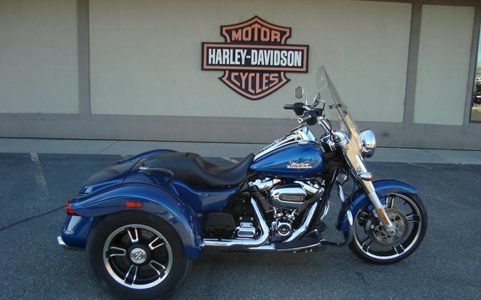 2022 Harley-Davidson® Freewheeler® Reef Blue
